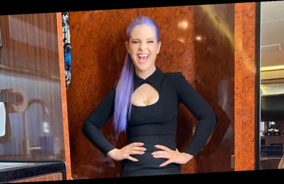 Kelly Osbourne shows off 85-pound weight loss in skintight black dress