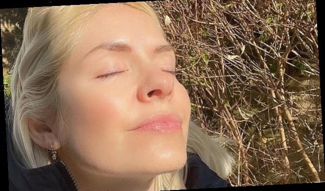 Holly Willoughby looks radiant as she goes makeup-free for selfie