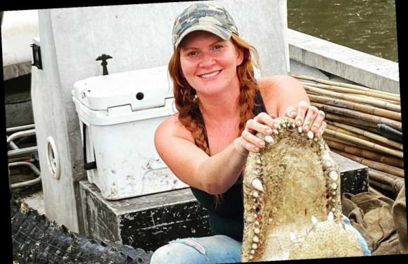 When did Swamp People star Ashley Jones' father die?
