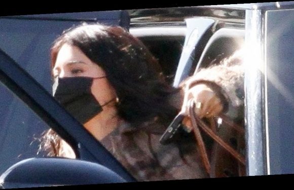 Kylie Jenner Arrives For Private Flight For Weekend Getaway