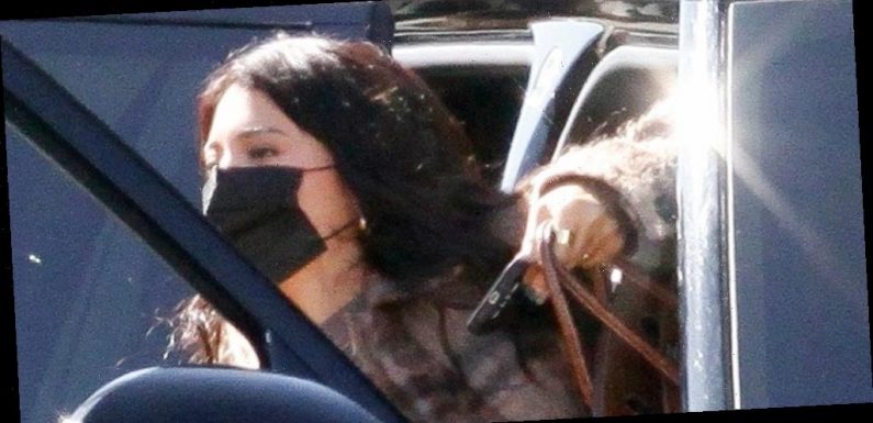 Kylie Jenner Arrives For Private Flight For Weekend Getaway