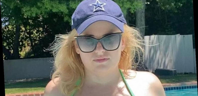 Rebel Wilson embraces natural beauty in stunning beach photos