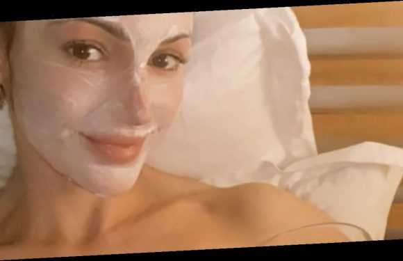 Michelle Keegan ditches clothes for pamper night in just a towel and face mask