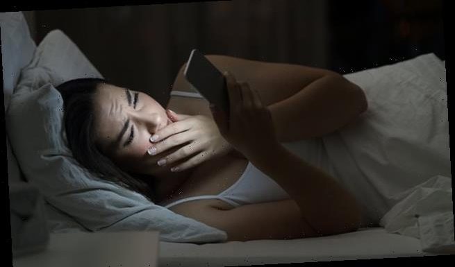 Smartphone users more likely to grind their teeth or have poor sleep