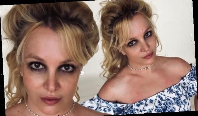 Britney Spears calls fans 'wise a**es' under selfie taken 'yesterday'
