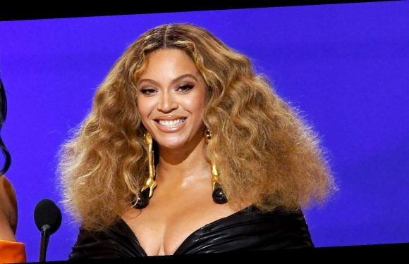 Maya Rudolph brings her Beyoncé impression back to ‘SNL’ to sample hot wings