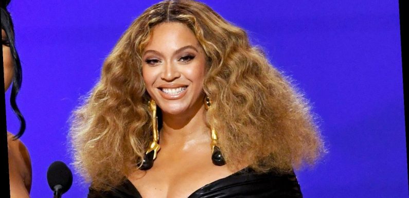 Maya Rudolph brings her Beyoncé impression back to ‘SNL’ to sample hot wings