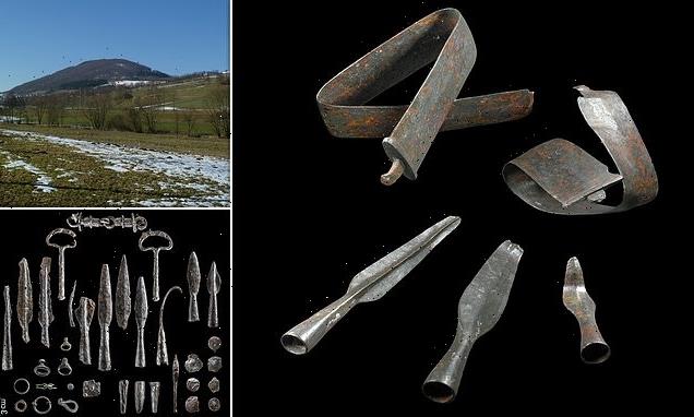 Iron Age warriors BENT the swords of their defeated foes