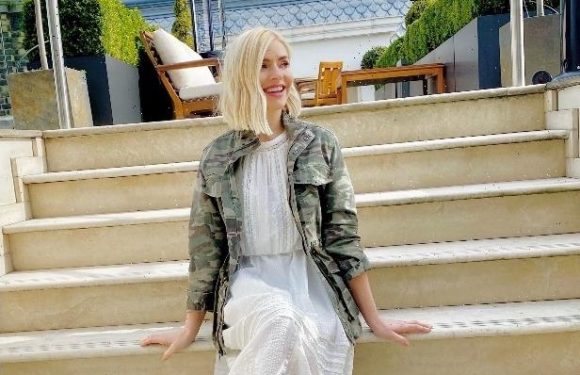 We're lusting after Holly Willoughby's super Spring outfit and it's all from Marks and Spencer