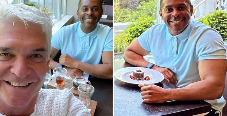 GMB's Andi Peters shows off bulging biceps during lunch with Phillip Schofield