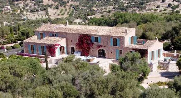 Iconic Love Island villa has ‘crumbling walls and no Hideaway’ before new series