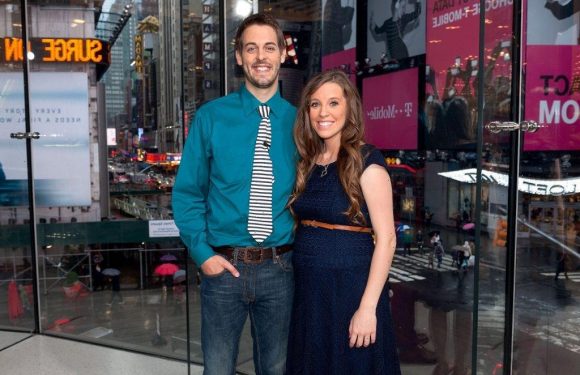 Jill Duggar Posts Swimwear Photos as Josh Duggar Scandal Threatens Duggar Family