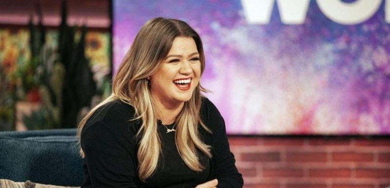 Kelly Clarkson to Take Over Ellen DeGeneres' Talk Show Slot in 2022