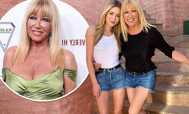 Suzanne Somers, 74, twins with granddaughter Camelia in short shorts