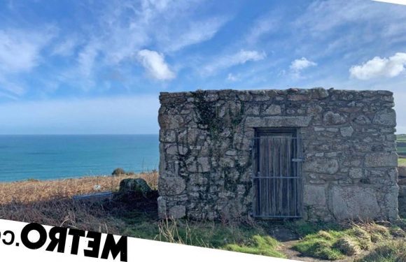 This 'loo with a view' in Cornwall is up for sale at £20,000