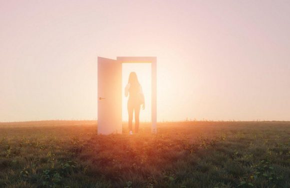 Thousands of Brits ‘lost in the past’ as cracks in time spread, says researcher