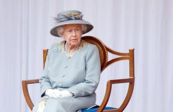 Royal fans have a ball guessing what exactly the Queen keeps in her handbag