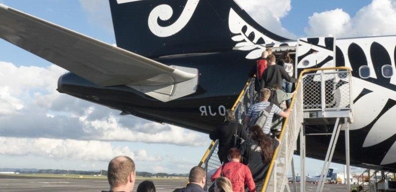 Trans-Tasman travel bubble suspended by New Zealand as NSW fights outbreak