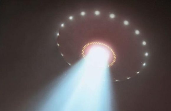 UFO sighting: Alien hunters believe they have spotted a UFO over London