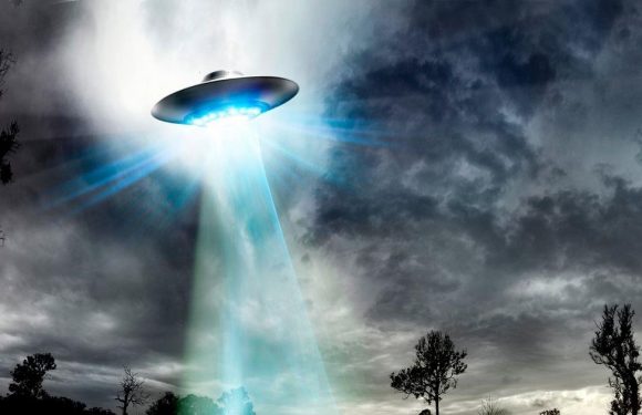Aliens will crush humans in horror war and ‘crack Earth like nut’ claims expert