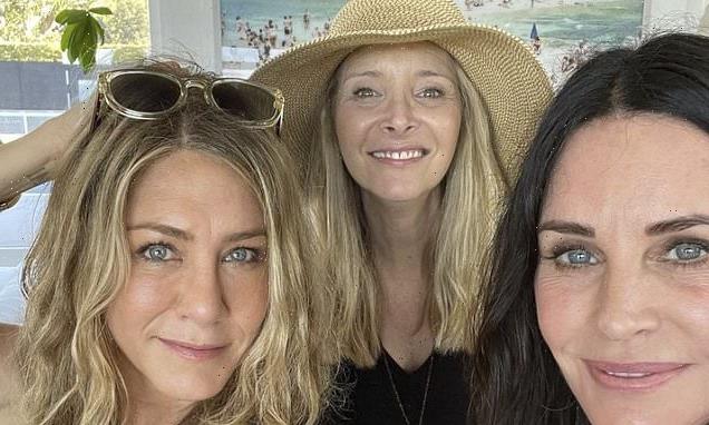 Courteney Cox, Jennifer Aniston, Lisa Kudrow spend July 4 together