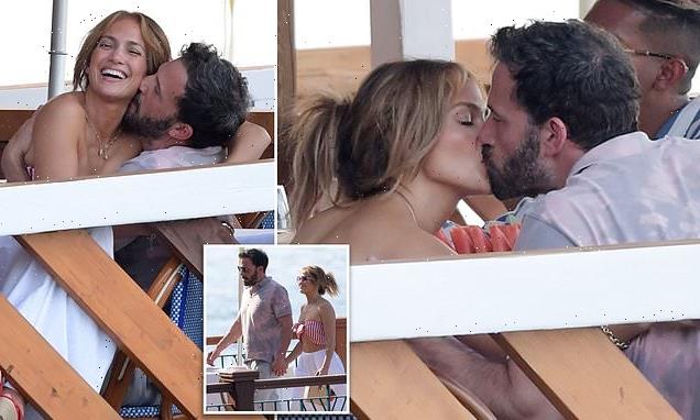 Jennifer Lopez and Ben Affleck get steamy as they kiss in Italy
