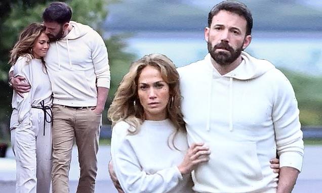 Jennifer Lopez and Ben Affleck stroll together in the Hamptons
