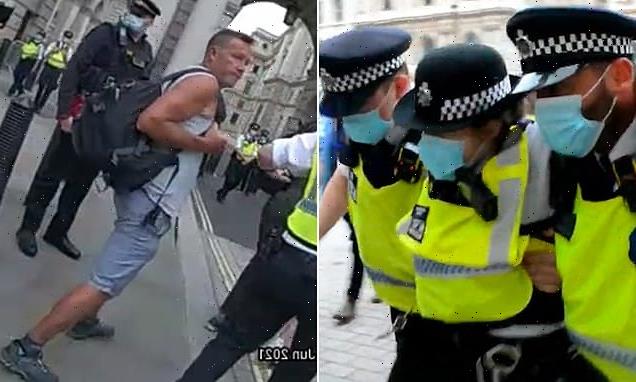 Police release image of suspect after female officer kicked in head