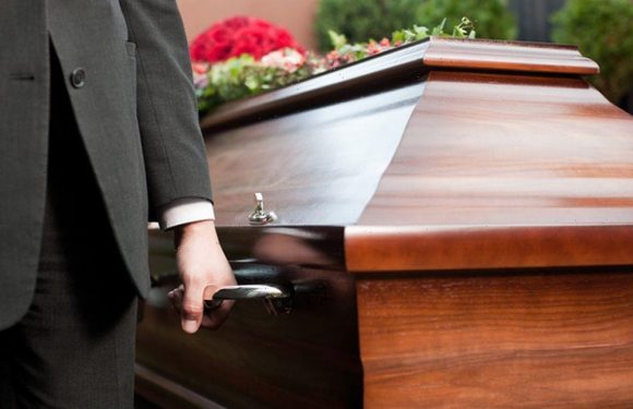 Funeral director’s dark sense of humour leaves audiences giggling at his tweets