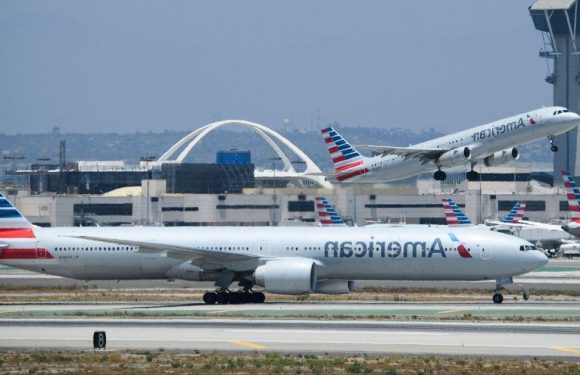 Man doing maths on plane confronted by security for ‘scribbling foreign words’