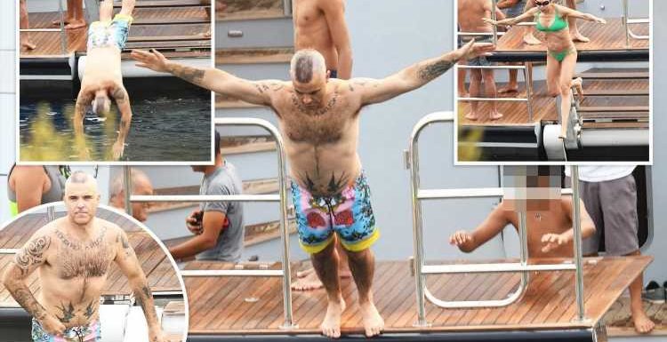 Robbie Williams dives head-first into the ocean as he enjoys family holiday to Turkey