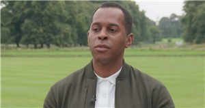 Andi Peters hints at fashion stylist role as he offers advice to Lorraine Kelly