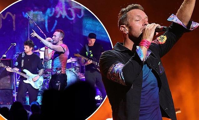 Coldplay wow a crowd of thousands at New York gig