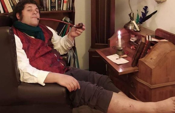 Huge Lord of the Rings fan who ‘lives as a Hobbit’ gets Frodo’s seal of approval