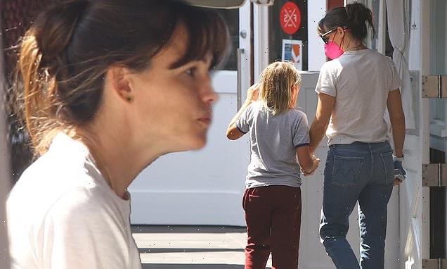 Jennifer Garner and son Samuel spend quality time grabbing lunch