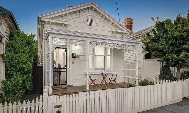 Kylie Minogue sells Melbourne home she's owned for 31 years for $1.7M