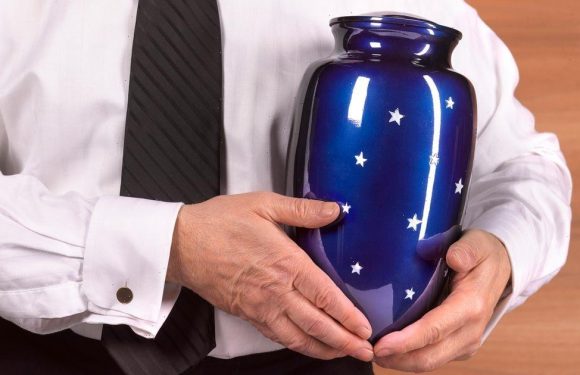 Woman horrified after Tinder match brings dead mum’s ashes on first date