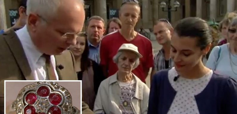 Antiques Roadshow expert lost for words as guest reveals heart-breaking story behind family jewellery
