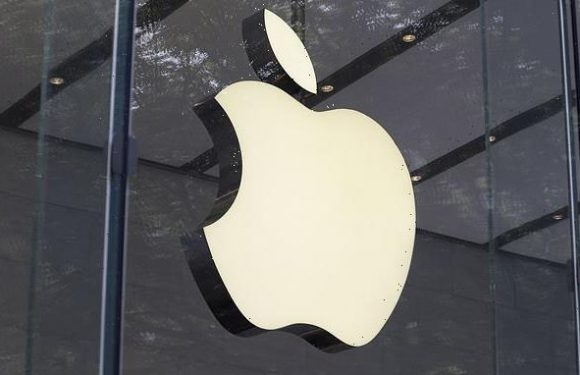 Apple hires Tesla expert for its self-driving car project, report says