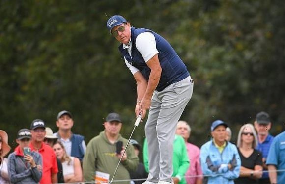 Good golfers learn how to play with their wrong hand, study finds