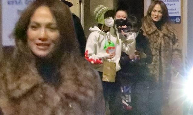 Jennifer Lopez back in LA with twins for Thanksgiving with Ben Affleck