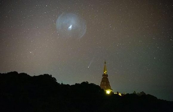 Comet Leonard soars behind NASA's James Webb Space Telescope launch