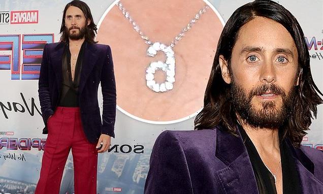 Jared Leto has a colorful look at the Spider-Man: No Way Home premiere