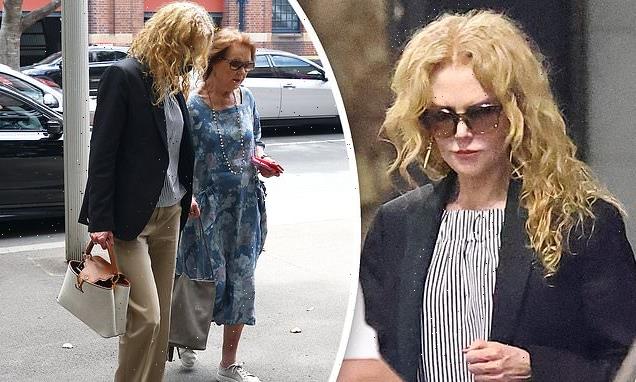 Nicole Kidman takes mother Janelle to Death of a Salesman in Sydney