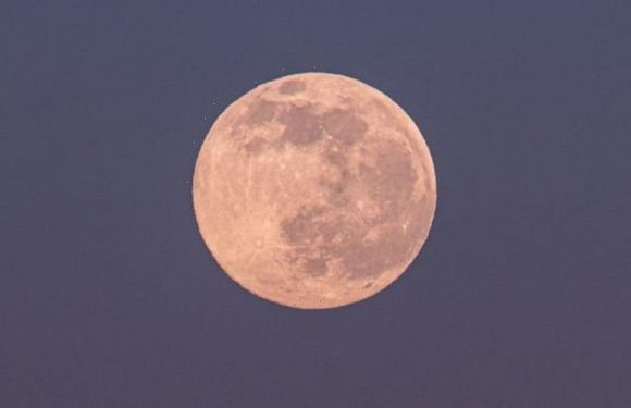 Full Moon: Staggering Wolf Moon rises over UK – how to get the best views