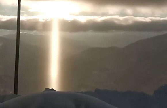 Huge ‘alien tractor beam’ shines for 3 hours baffing locals