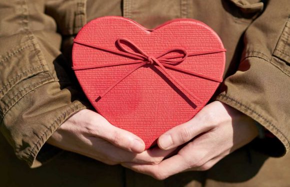 9 last-minute Valentine's gifts 2022 for him and her: next-day and instant options