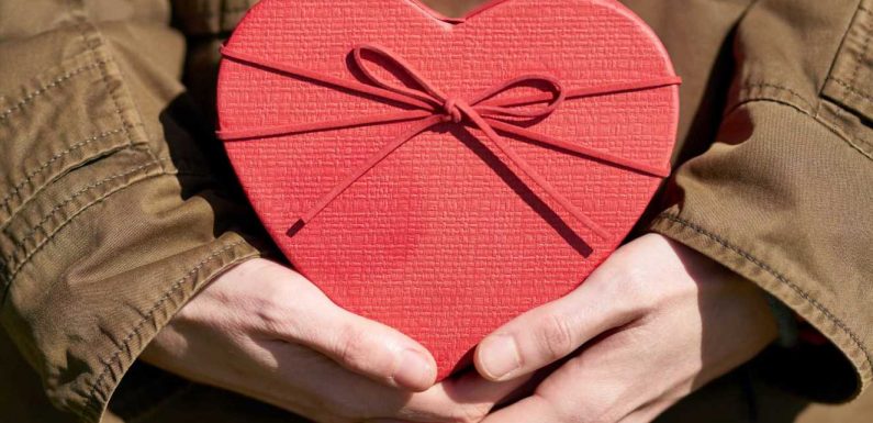 9 last-minute Valentine's gifts 2022 for him and her: next-day and instant options