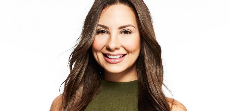 Bachelor alum Kelley Flanagan looks totally unrecognizable in 'photoshopped' pic as fans ask 'why she has FOUR toes'