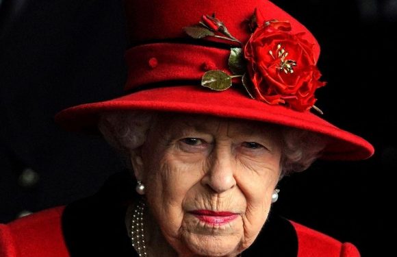 Conspiracy nuts falsely claim ‘Queen is dead’ and use photos of wrong bridge